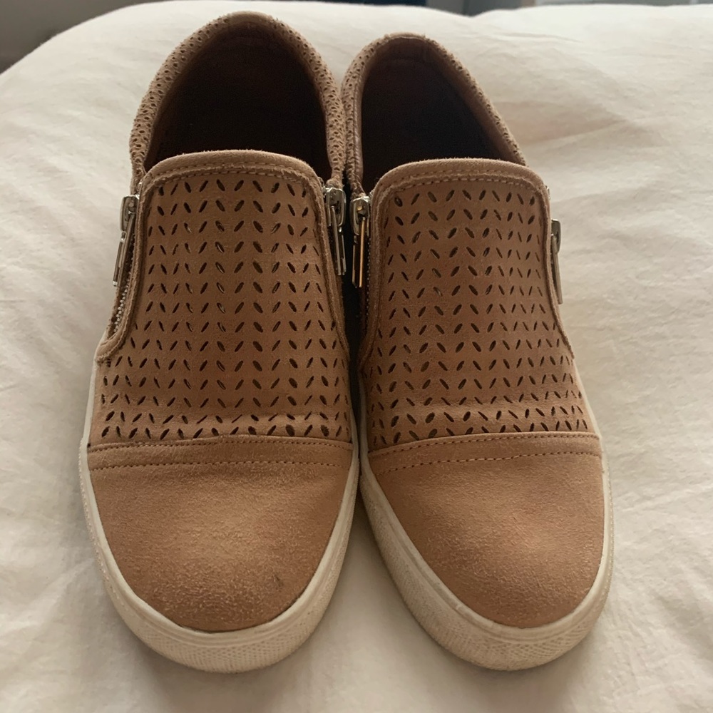 COPY - REPORT Alexa brown suede ship ons